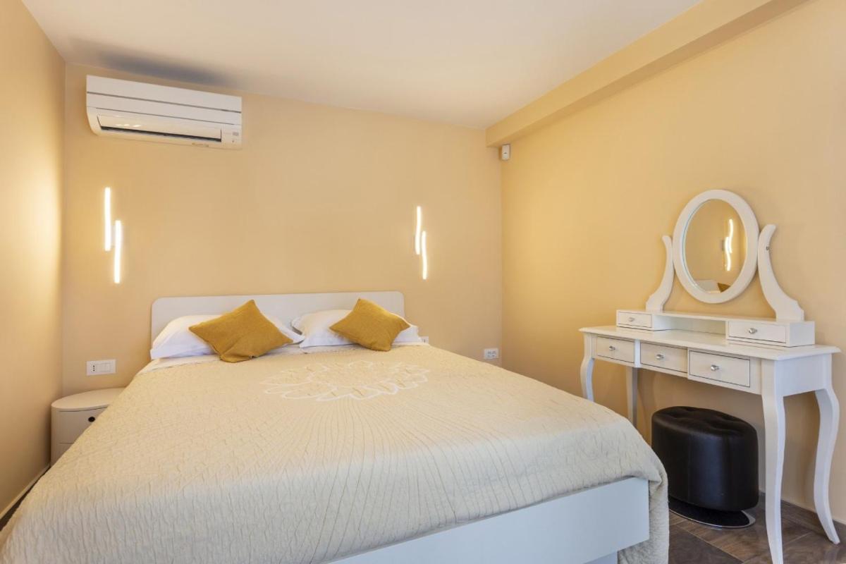 Villa Vita In Porec - Haus Fuer 6-8 Personen Kaštelir 외부 사진