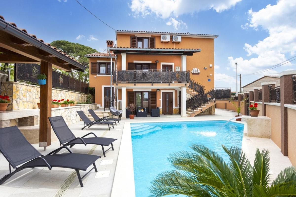 Villa Vita In Porec - Haus Fuer 6-8 Personen Kaštelir 외부 사진