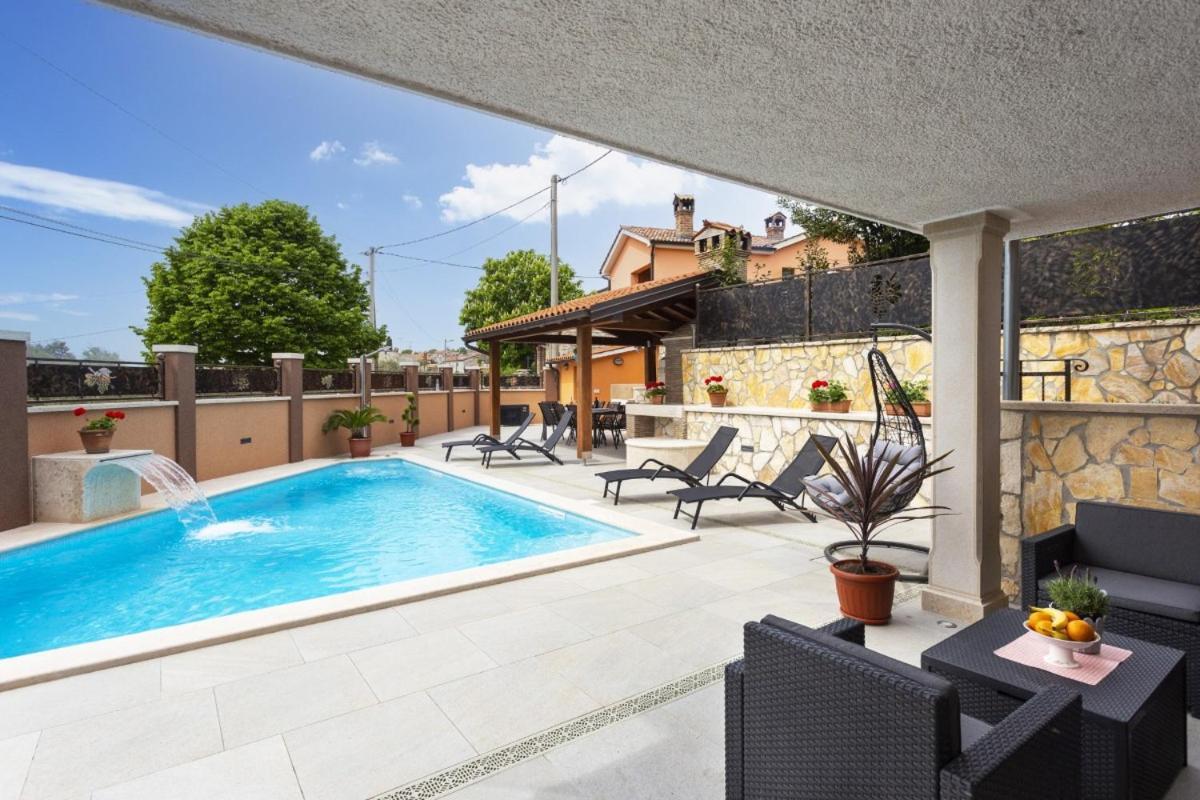 Villa Vita In Porec - Haus Fuer 6-8 Personen Kaštelir 외부 사진