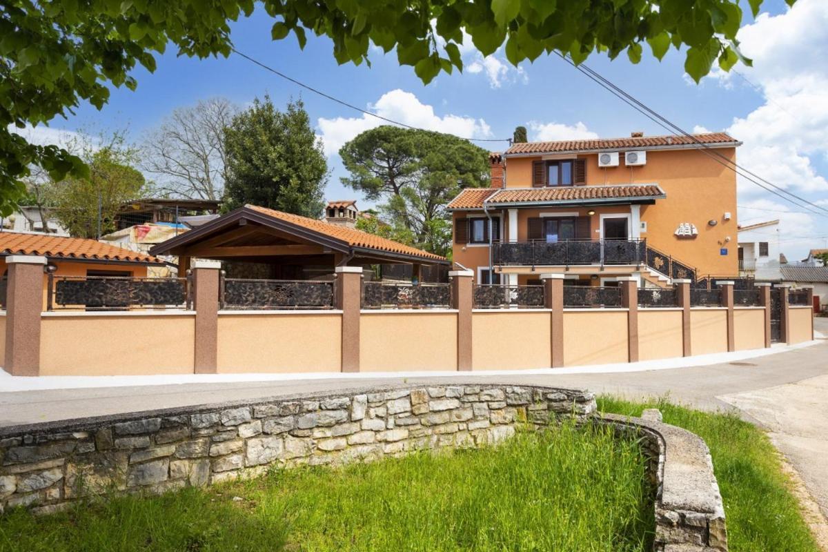 Villa Vita In Porec - Haus Fuer 6-8 Personen Kaštelir 외부 사진