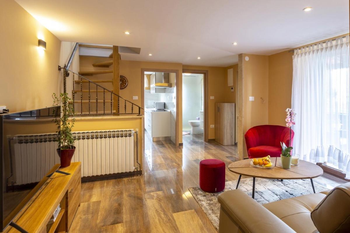 Villa Vita In Porec - Haus Fuer 6-8 Personen Kaštelir 외부 사진