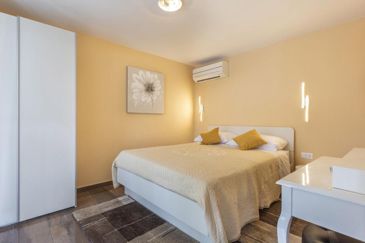 Villa Vita In Porec - Haus Fuer 6-8 Personen Kaštelir 외부 사진