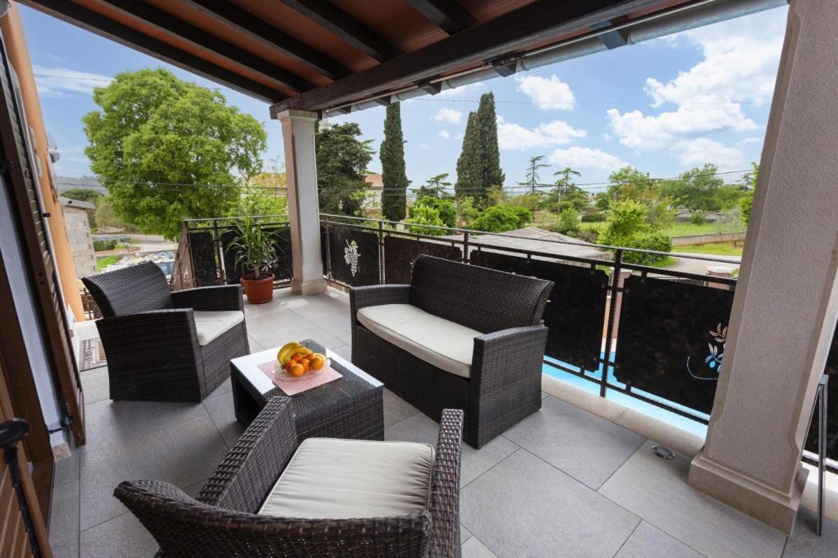 Villa Vita In Porec - Haus Fuer 6-8 Personen Kaštelir 외부 사진